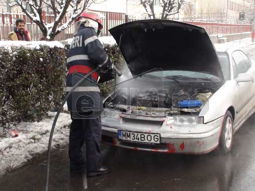 Foto: incendiu autoturism Baia Mare (c) eMaramures.ro